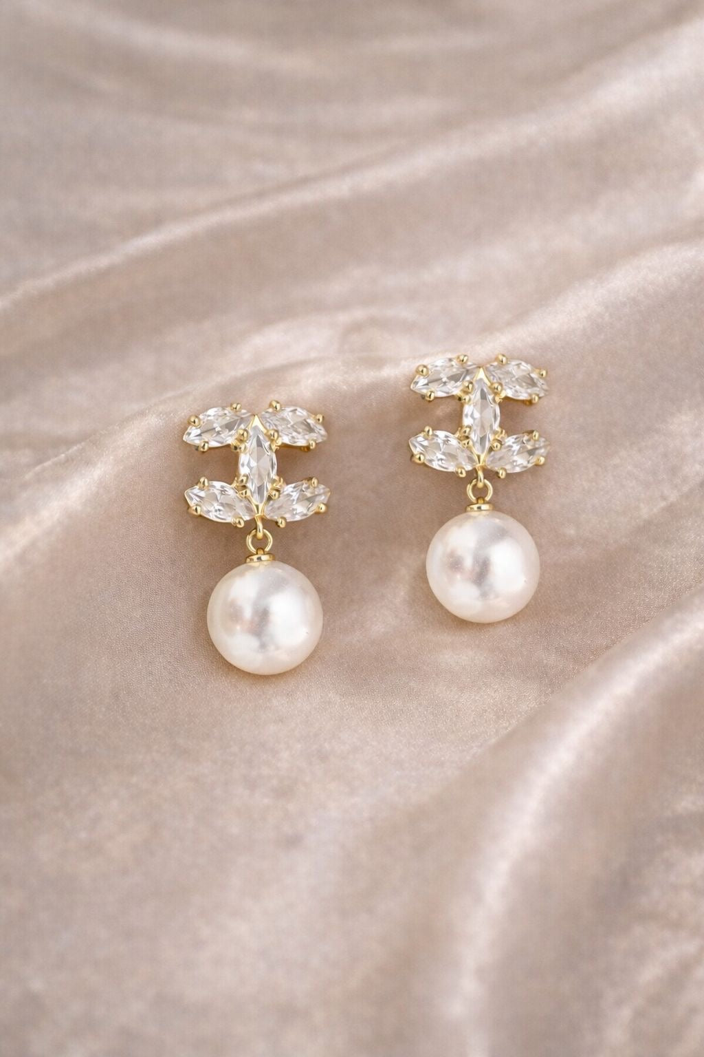 Aurora Pearl Drop - Earrings
